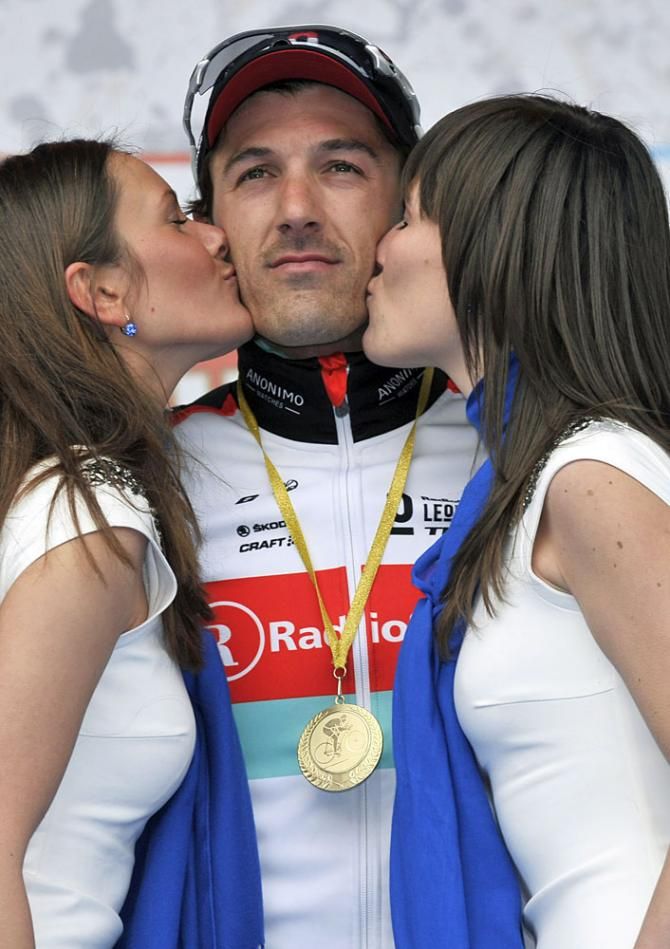 Kisses for Fabian Cancellara (RadioShack - Leopard)