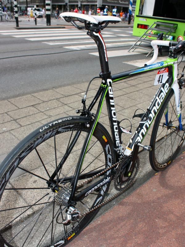 Hourglass-shape seat stays are meant to provide comfort out back.