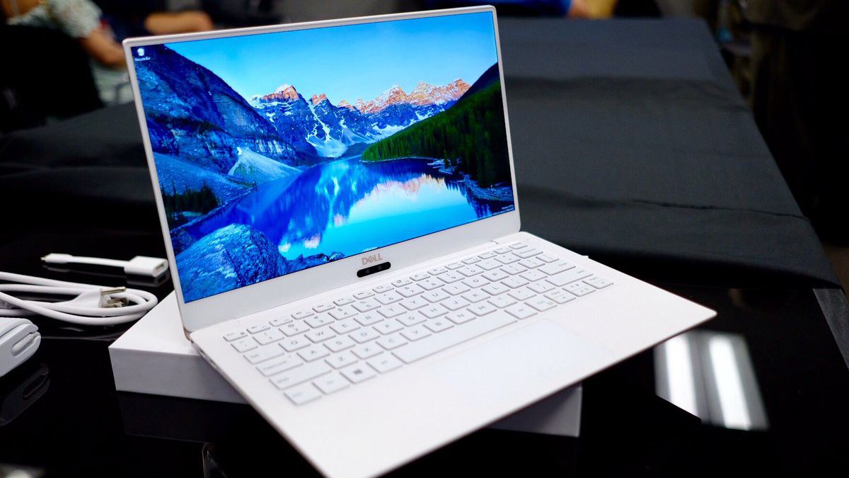 Gorgeous in Alpine White and Rose Gold, complete with matching white cables