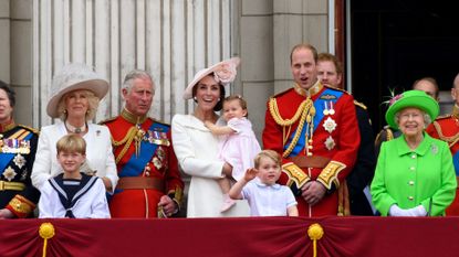royal family standing on balcony at buckingham palace
