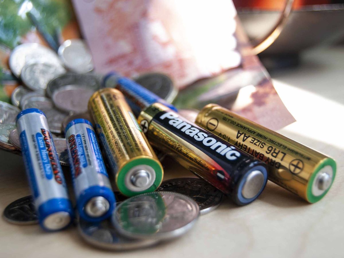 Rechargeable batteries vs. throwaway batteries: What you need to know ...