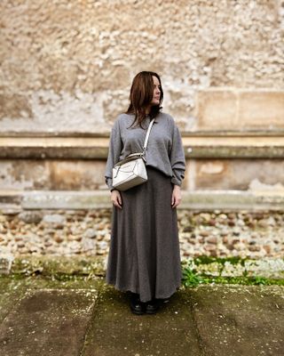 Capsule wardrobe at any age: @annacascarina wears a grey sweatshirt