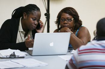 HealthCare.gov goes down for hours as enrollment deadline nears