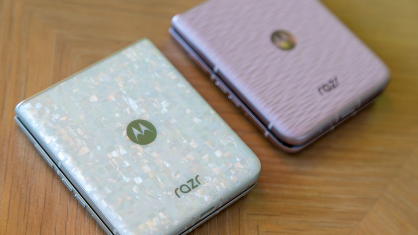 Two Motorola Razr 2026 color options