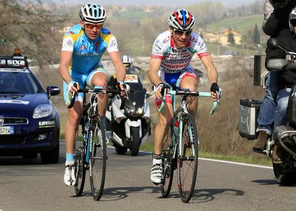 Emanuele Sella (Androni Giocattoli) leads Dmitriy Fofonov (Astana)