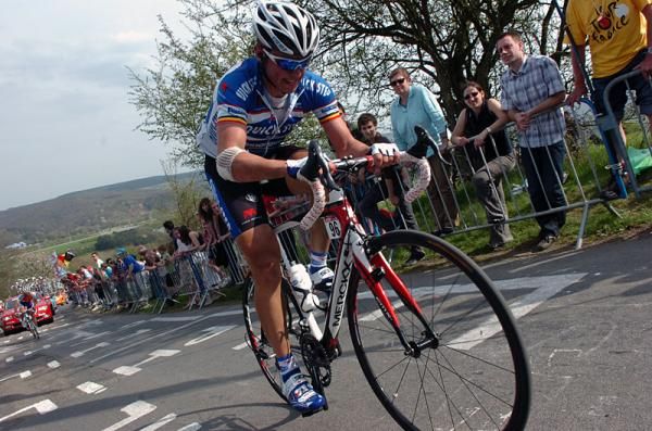 Stijn Devolder (Quick Step) climbs La Redoute.