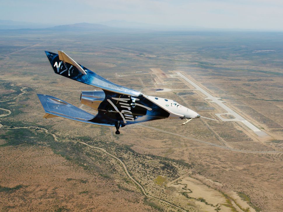 Virgin Galactic's SpaceShipTwo makes 1st glide flight over Spaceport America
