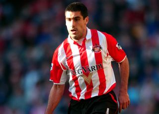 Claudio Reyna playing for Sunderland against West Ham, 2002