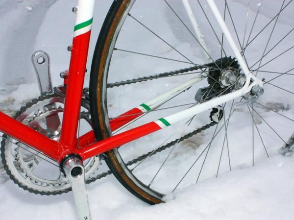 The slim (by modern standards) chain stays gracefully taper from end to end.
