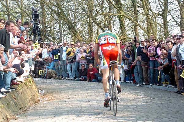 Thomas Vaitkus (Ag2r) on the Muur