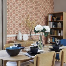80s stye orange and white geometric wallpaper