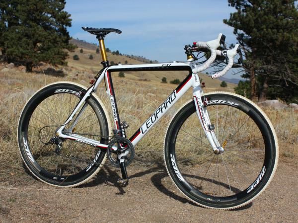 Joachim Parbo's (CCV-Leopard Cycles) Leopard Cycles CX1 carbon 'cross bike gets a new paint job and a touch of gold for this season.
