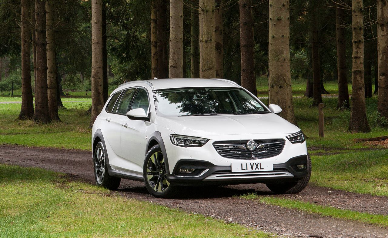 Front view of the Vauxhall Insignia Cross Tourer