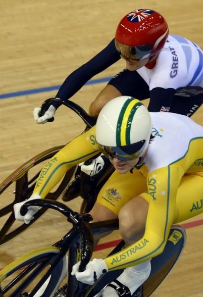 Britain's Victoria Pendelton (back) and Australia's Anna Meares