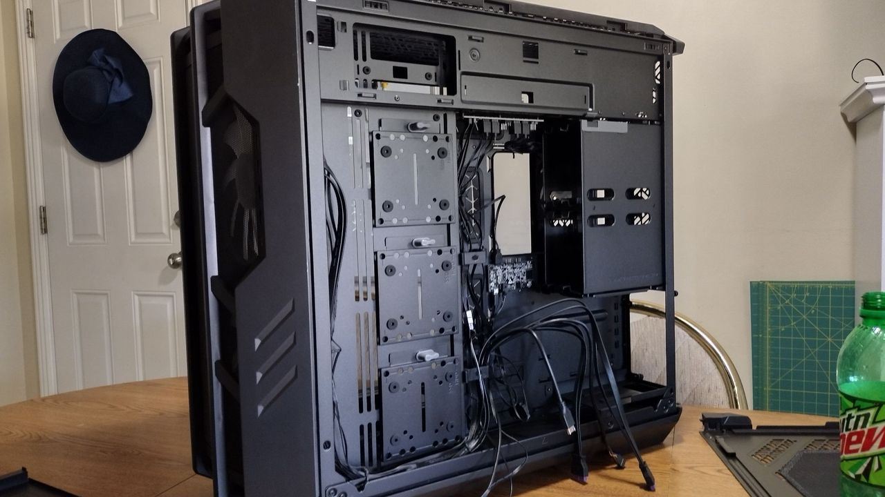 Hands-On: Cooler Master HAF 700 Berserker