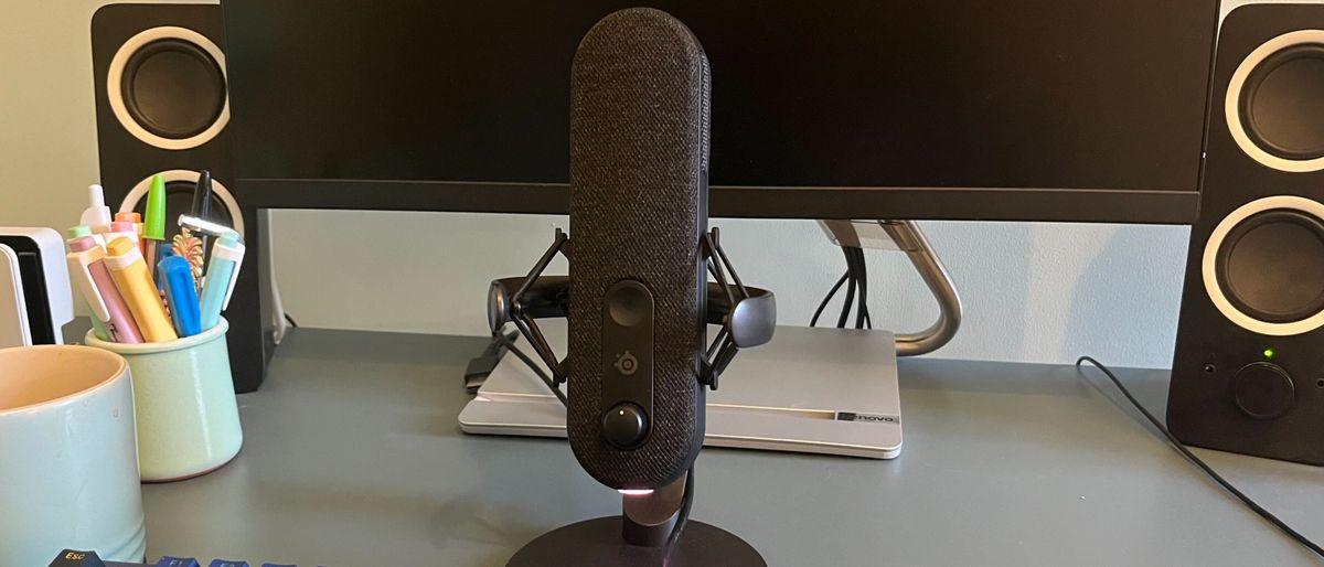 SteelSeries Alias microphone