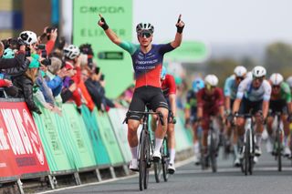 Tour of Britain Men: Olav Kooij turns the tables on Tim Merlier to win stage 3