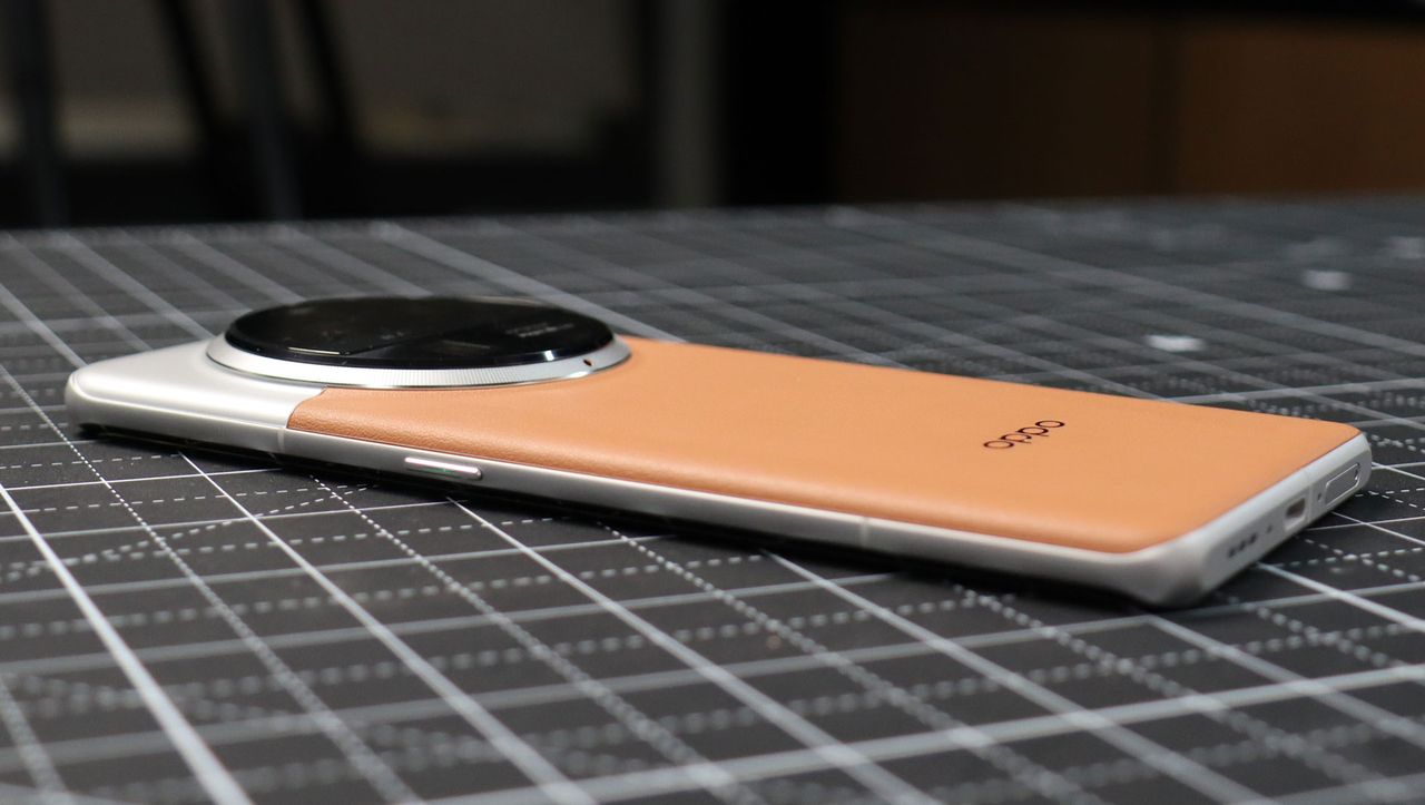 Oppo Find X6 Pro power button