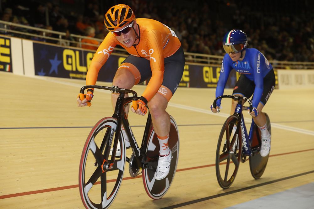 Kirsten Wild competes in the women's points race