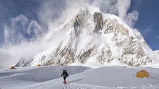 What is backpacking: mountaineer on Everest