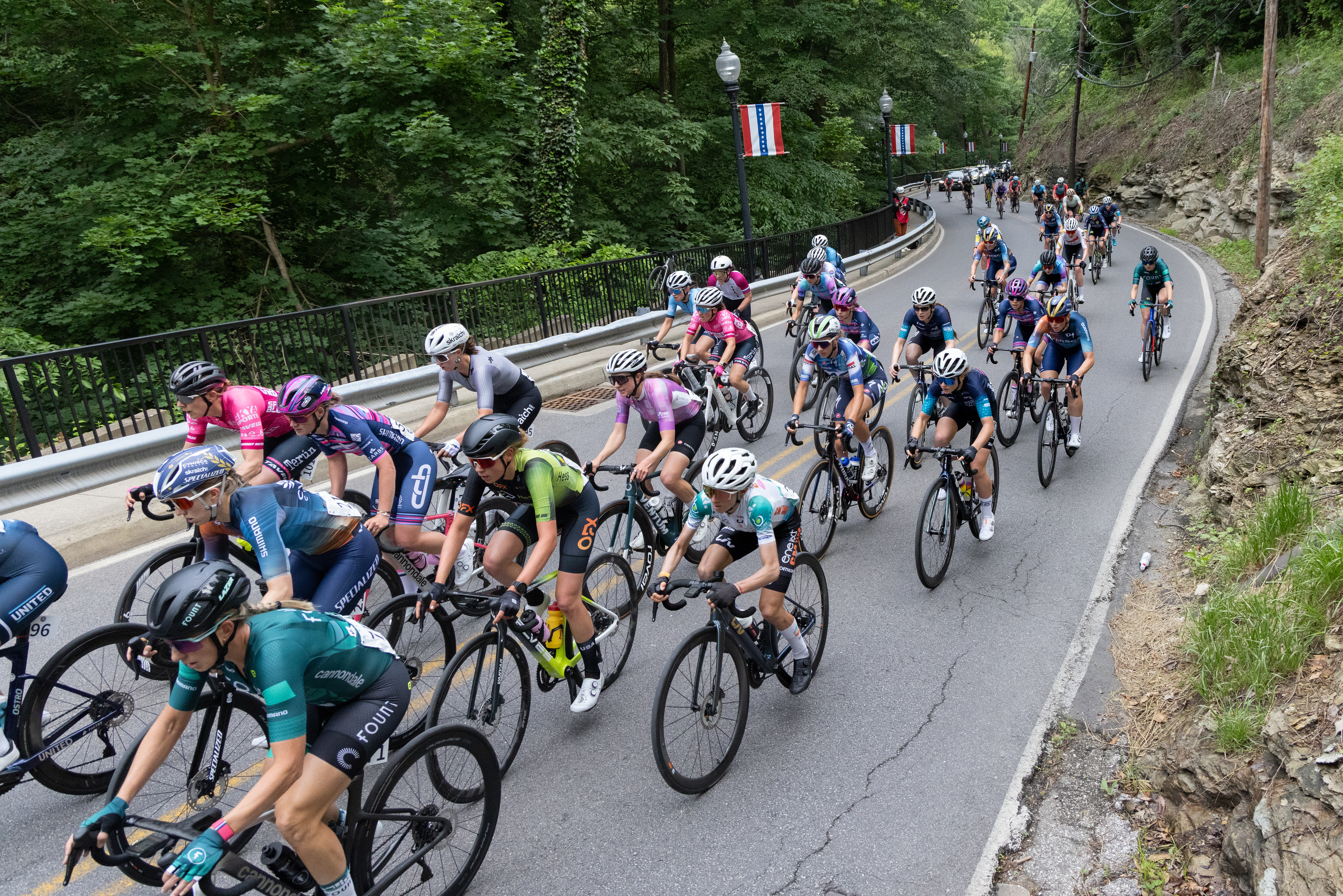 The Bridge Street climb stretched the women' field out every lap with the lower slopes peaking at a 21.7% grade within the first km.