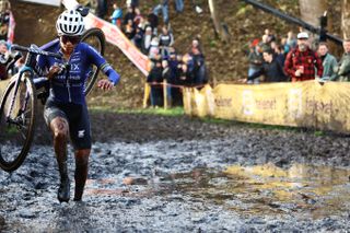 Superprestige Niel: Ceylin del Carmen Alvarado dominates from start to finish