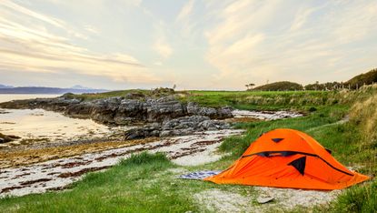 Beach tent (PxHere)