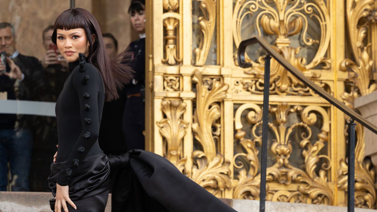 Zendaya Kicks Off Schiaparelli's Couture Show In A Surrealist LBD ...