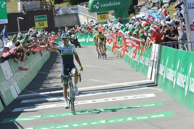 Johan Esteban Chaves (Orica-GreenEdge) celebrates his solo victory