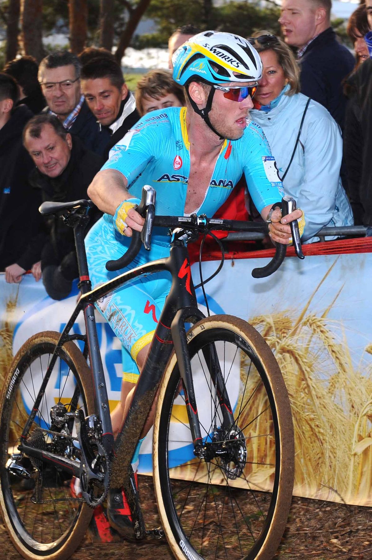 Lars Boom (Astana) was last on the lead lap