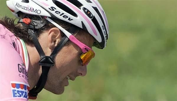 Danilo Di Luca (LPR Brakes - Farnese Vini) on his way to a win after a bold attack.