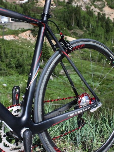 The seat stays are still slender for comfort and use an elliptical profile to keep lateral rigidity high.