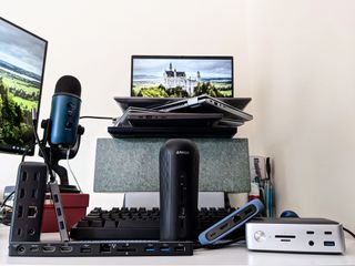 Anker VAVA Uni and Plugable Docking Stations and Hubs