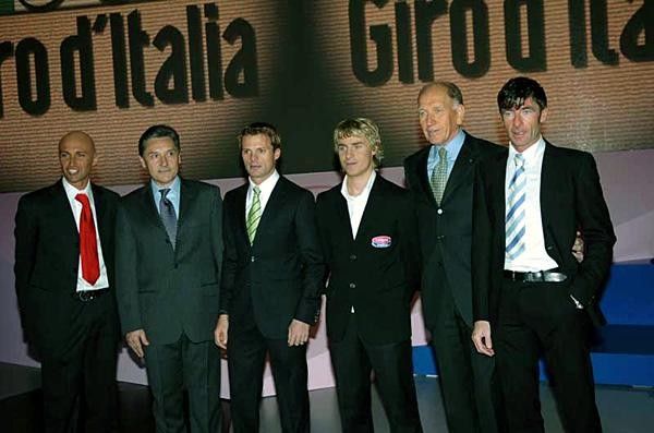 Adorni (2nd from R)