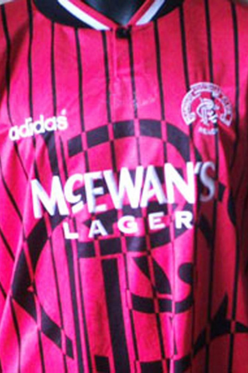 50-worst-football-kits-ever-40-1556697312-TZqb-column-width-inline