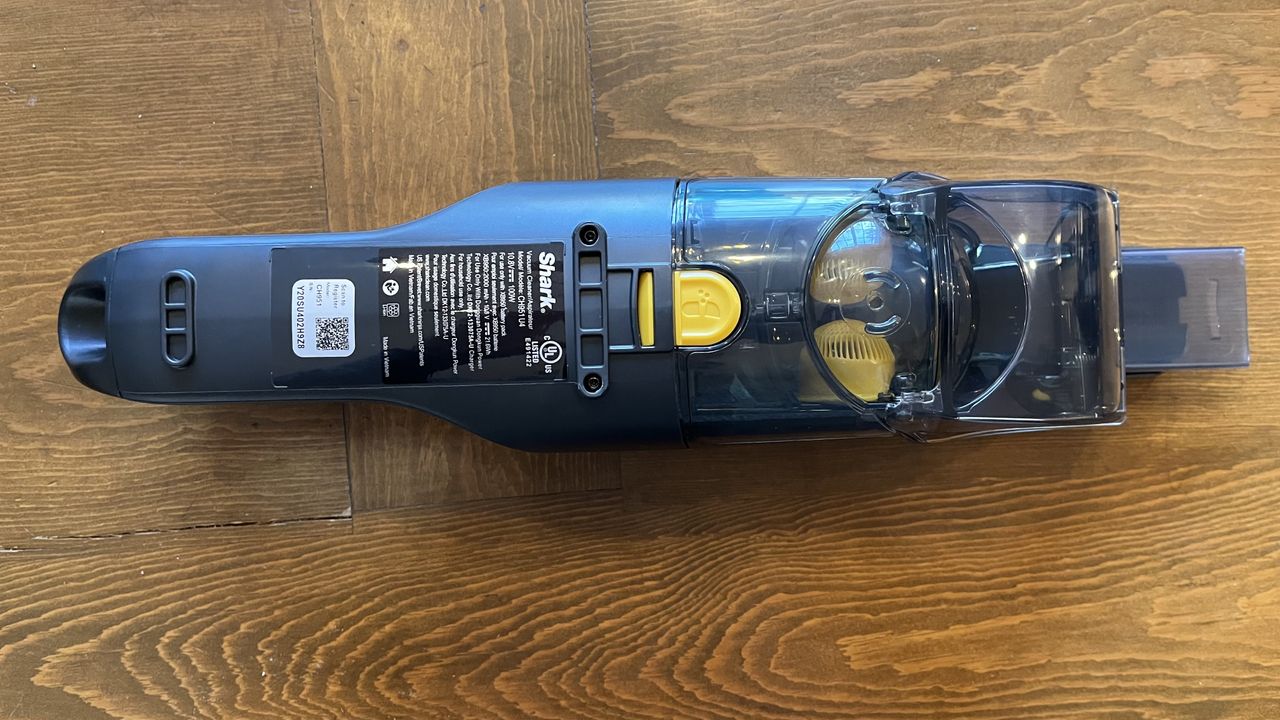 Shark Dual Cyclone Pet Pro view from the underneath