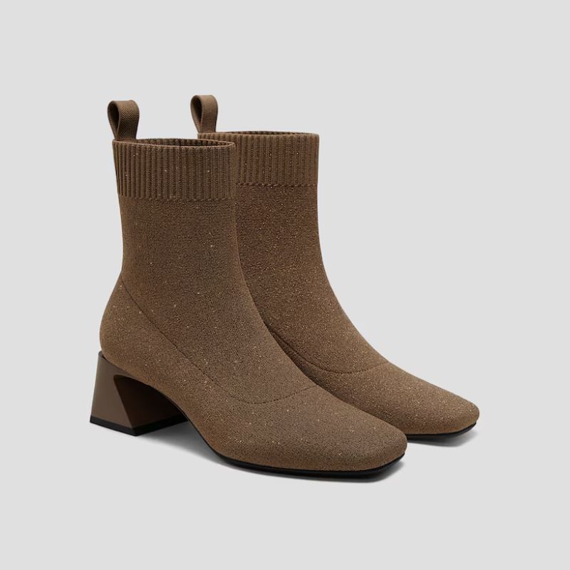 knitted boots in brown