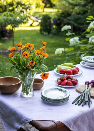 Garden dining