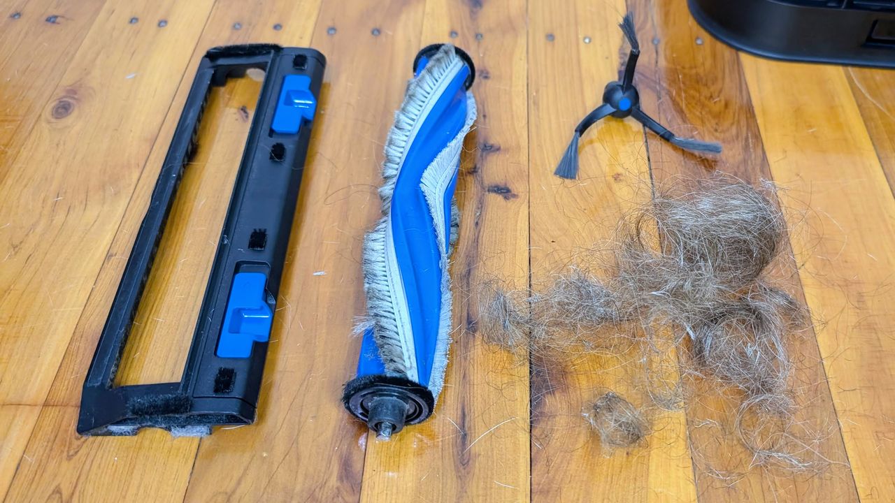 Ecovacs X5 Pro Omni main and side brush cleaned of hair