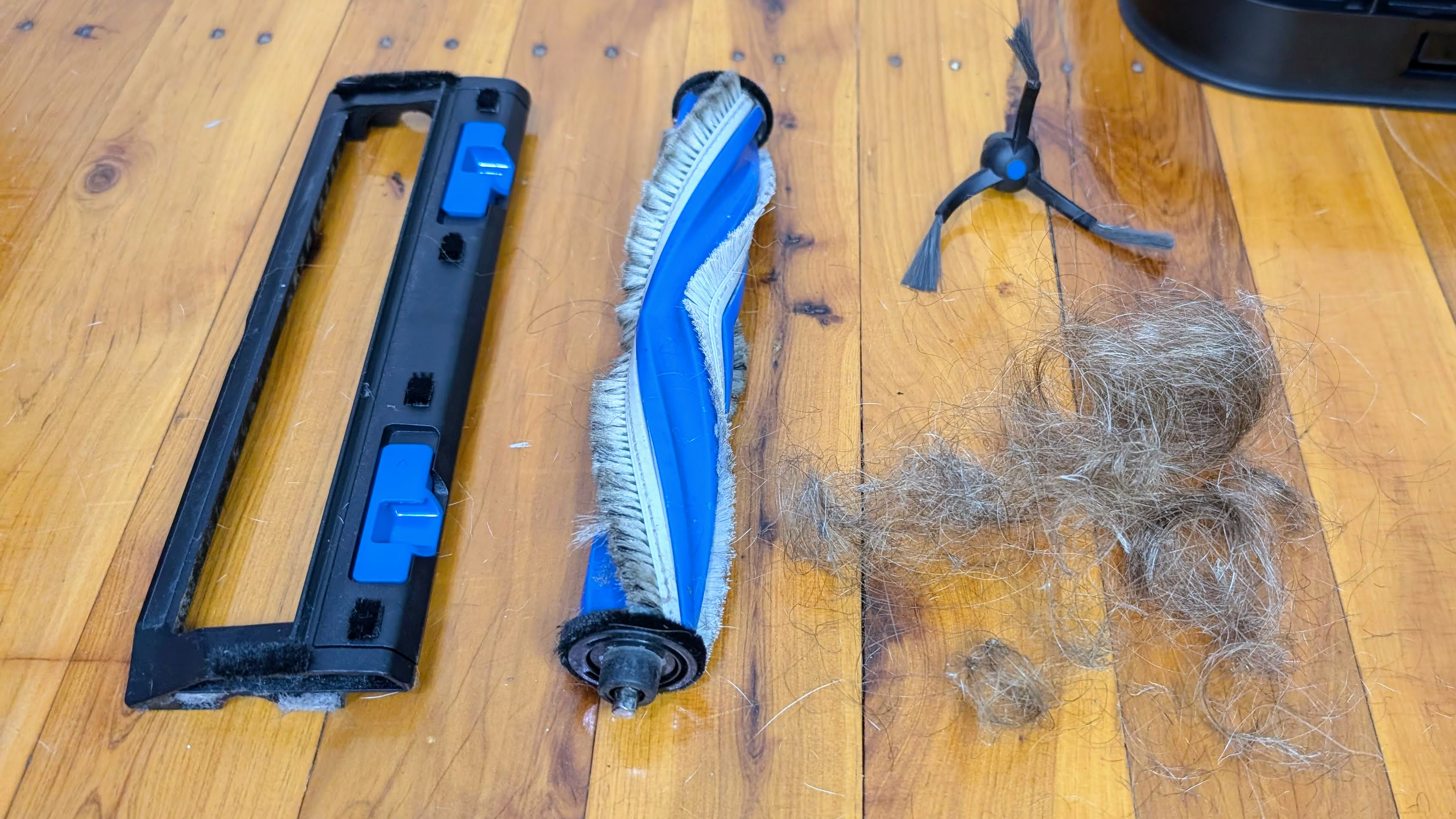 Ecovacs X5 Pro Omni main and side brush cleaned of hair