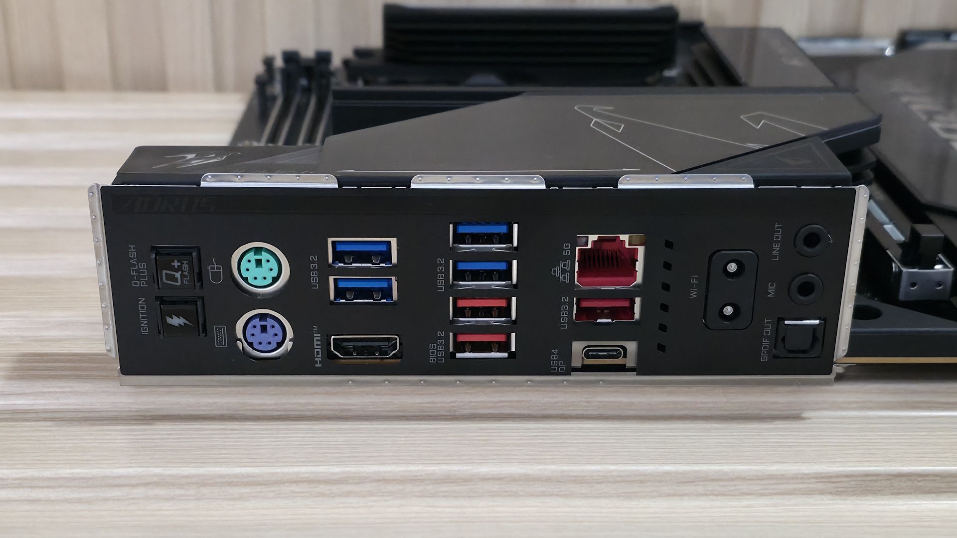 Gigabyte X870 Aorus Infinity - Rear I/O