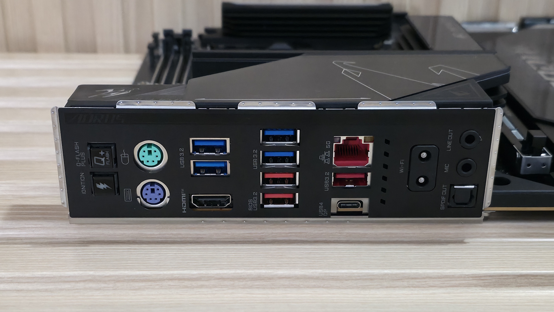 Gigabyte X870 Aorus Infinity - Rear I/O