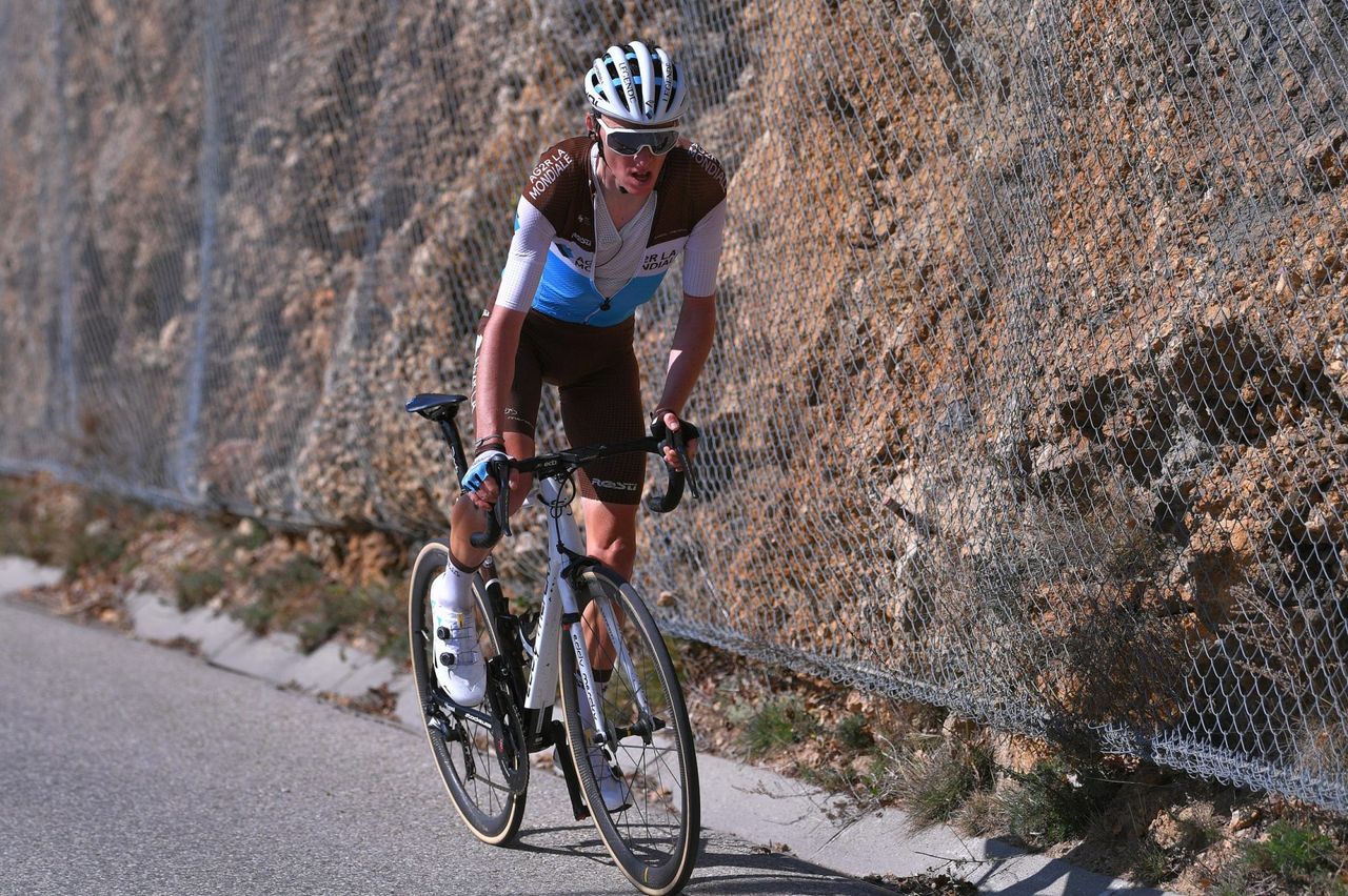 Romain Bardet on the attack at the 2020 Paris-Nice stage seven