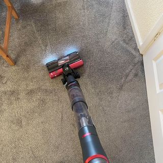 Hoover HFX cleaning carpet