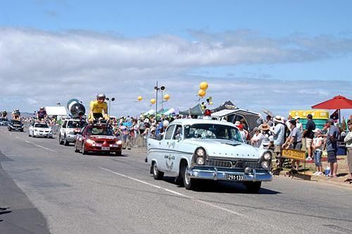 The tour promotional parade arrives in Snapper Point, Aldinga