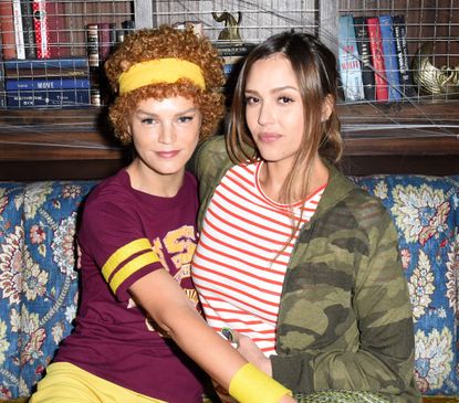 Kelly Sawyer and Jessica Alba as Juno and Paulie Bleeker from 'Juno'
