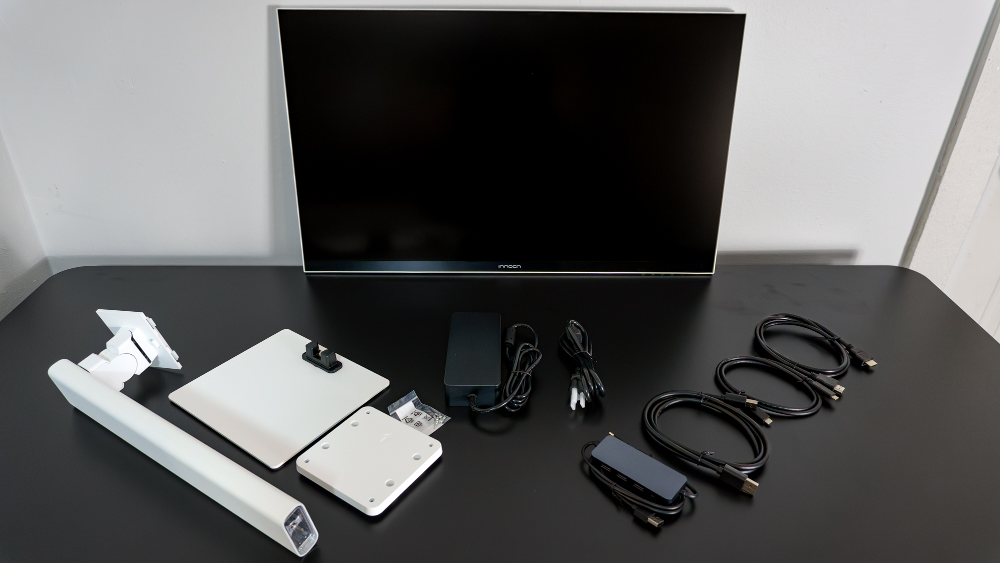 The Innocn CB32U1 monitor unboxed on a desk