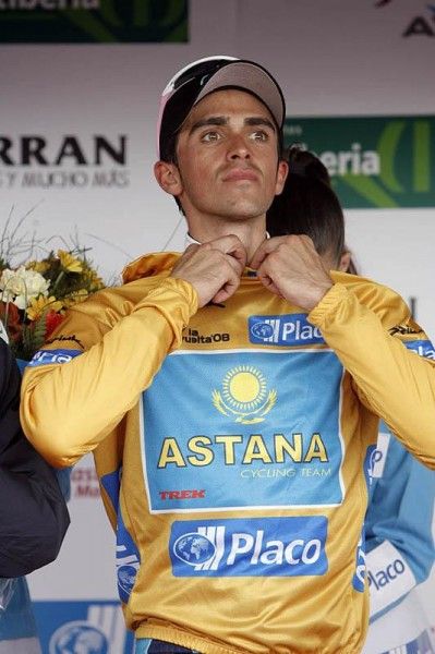 Alberto Contador (Astana) takes over the golden jersey.