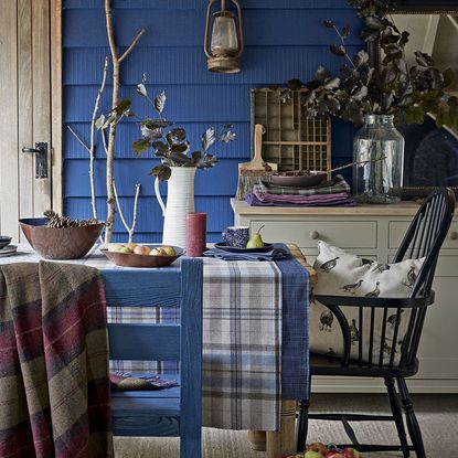 dining room with drawers and table and chiair