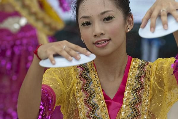Some handy work from this local performer in Xinglong. This kind of festivity pre and post stages is a big part of cycling tours in Asia.